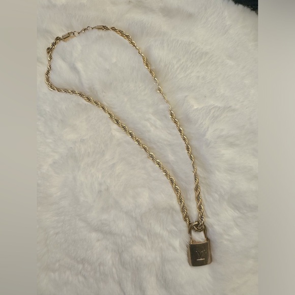 LOUIS VUITTON Lock #332 and chain- NO key - Picture 2 of 4